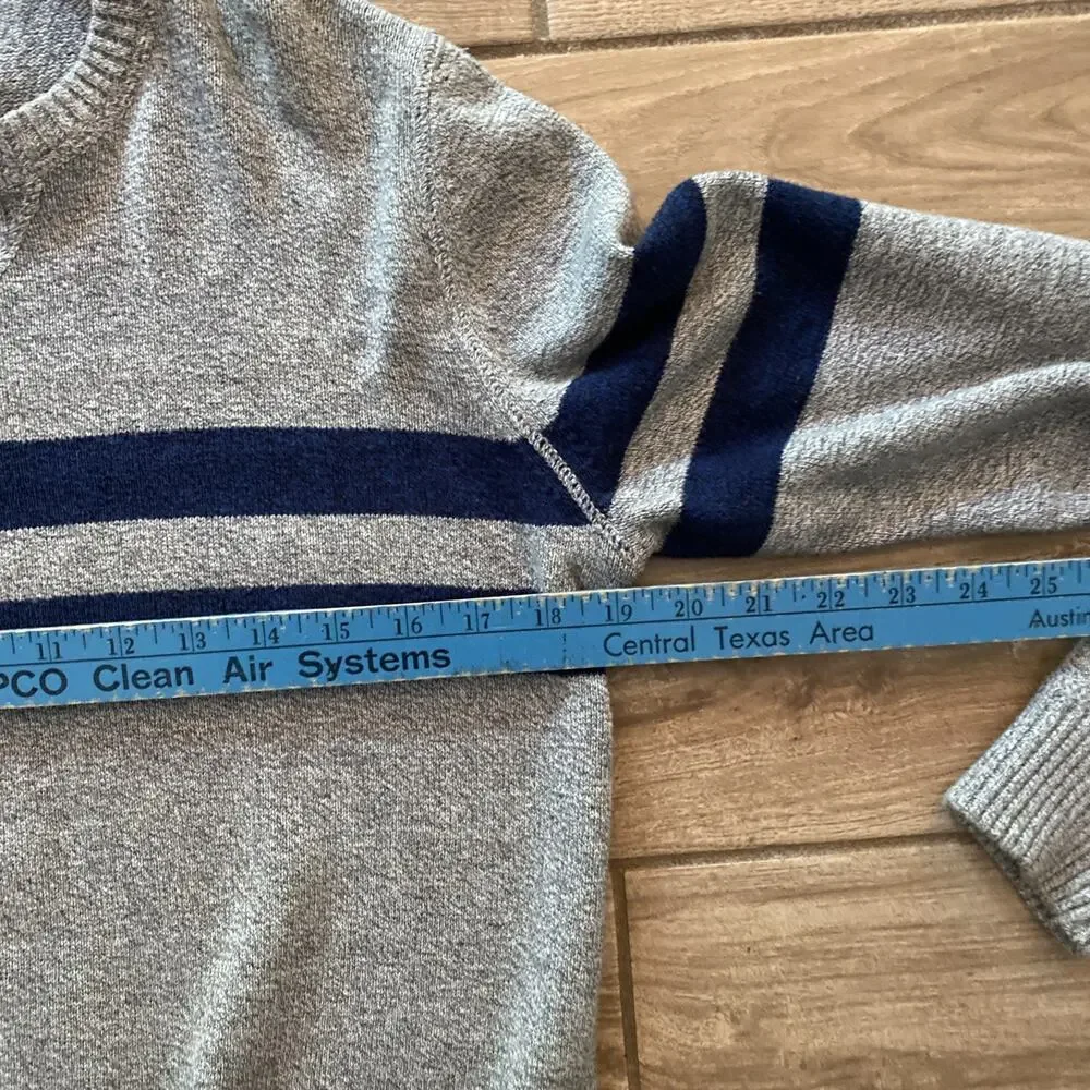 American Eagle Outfitters Men's Sweater — Gray — Blue Stripes